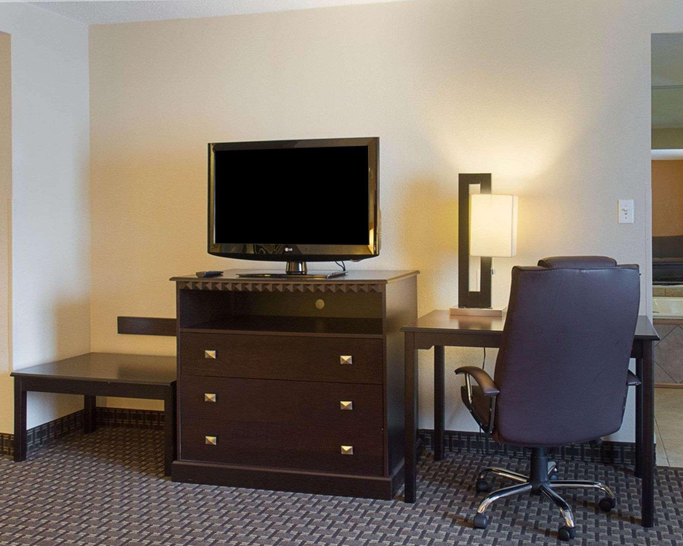 Quality Inn & Suites Quantico Stafford Ngoại thất bức ảnh