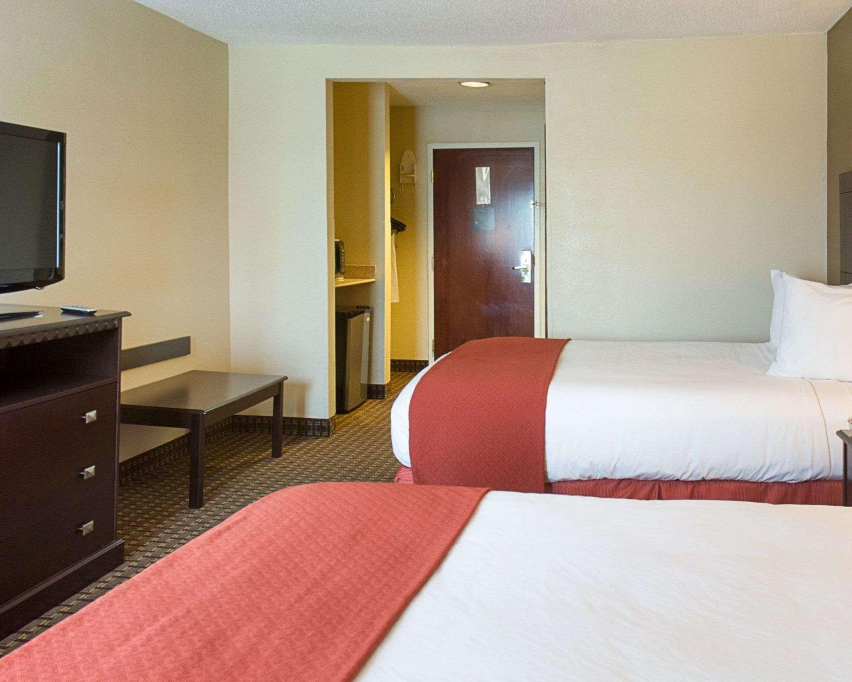 Quality Inn & Suites Quantico Stafford Ngoại thất bức ảnh