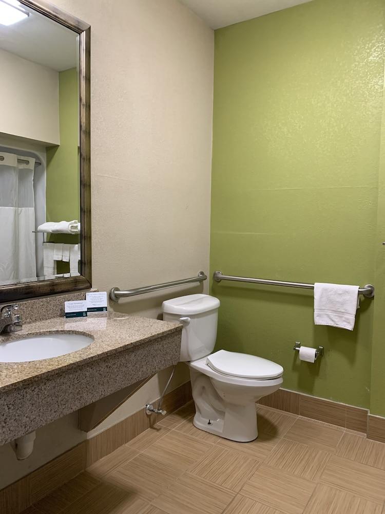 Quality Inn & Suites Quantico Stafford Ngoại thất bức ảnh